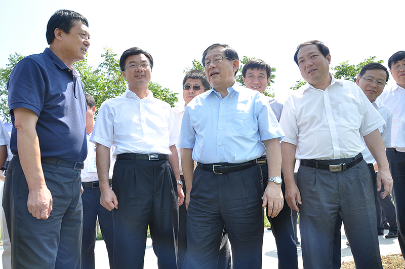 十三屆全國(guó)政協(xié)副主席、致公黨中央主席、中國(guó)科學(xué)技術(shù)協(xié)會(huì)主席萬鋼視察萊克小龍蝦選育繁育中心